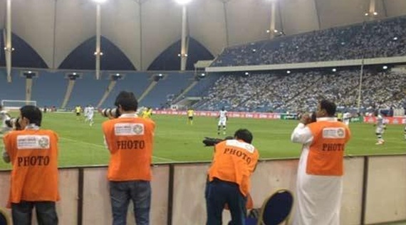 السماح لحاملي بطاقة رابطة المحترفين بدخول كافة الملاعب