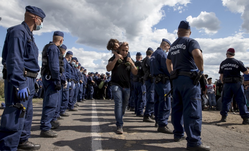 قصة مصورة : حلم الحياة يراود آلاف السوريين قبل رحلة الوصول إلى أوروبا