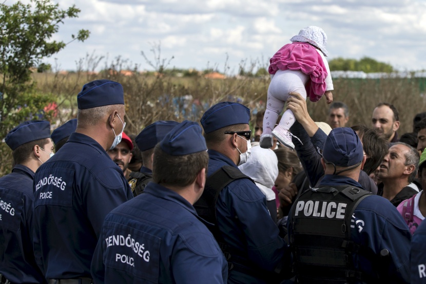 قصة مصورة : حلم الحياة يراود آلاف السوريين قبل رحلة الوصول إلى أوروبا