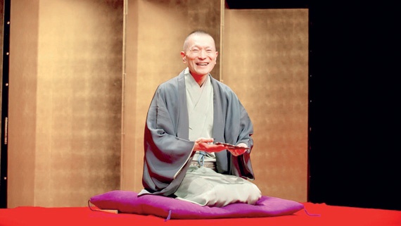 «راكوغوكا» .. حكواتي ياباني يوظف مهاراته لـ «إبعاد النوم»