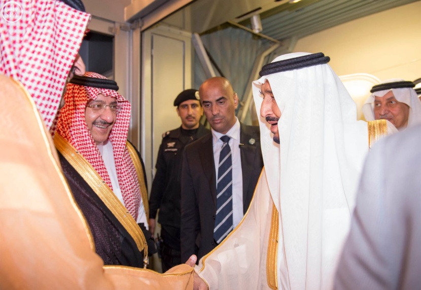 خادم الحرمين الشريفين يصل إلى جدة