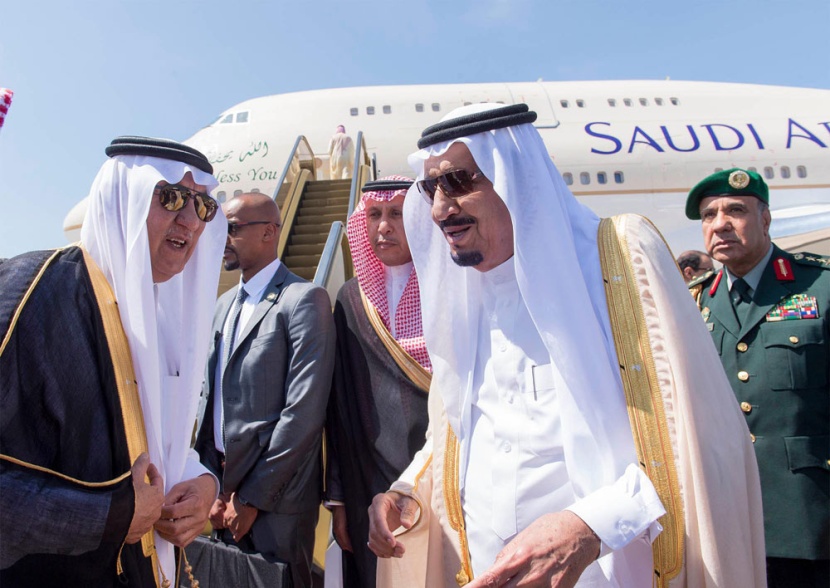 خادم الحرمين الشريفين يصل إلى جدة