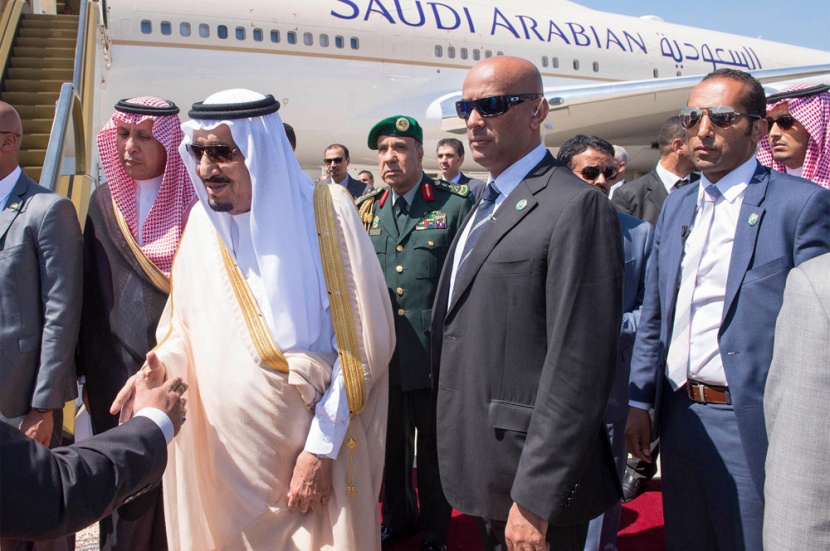 خادم الحرمين الشريفين يصل إلى جدة