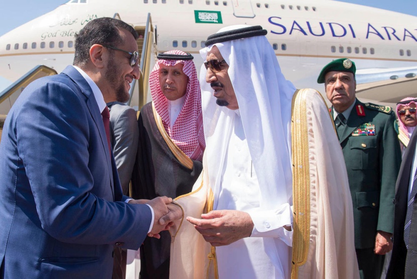 خادم الحرمين الشريفين يصل إلى جدة