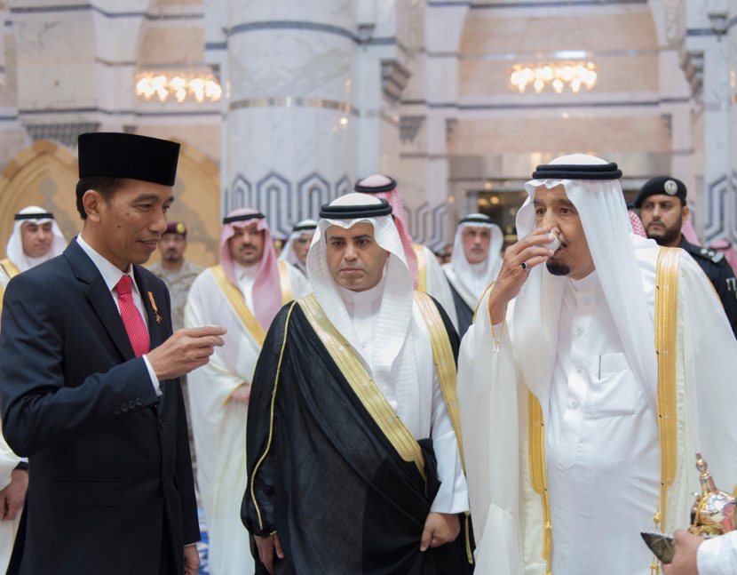 خادم الحرمين الشريفين يستقبل الرئيس الأندونيسي