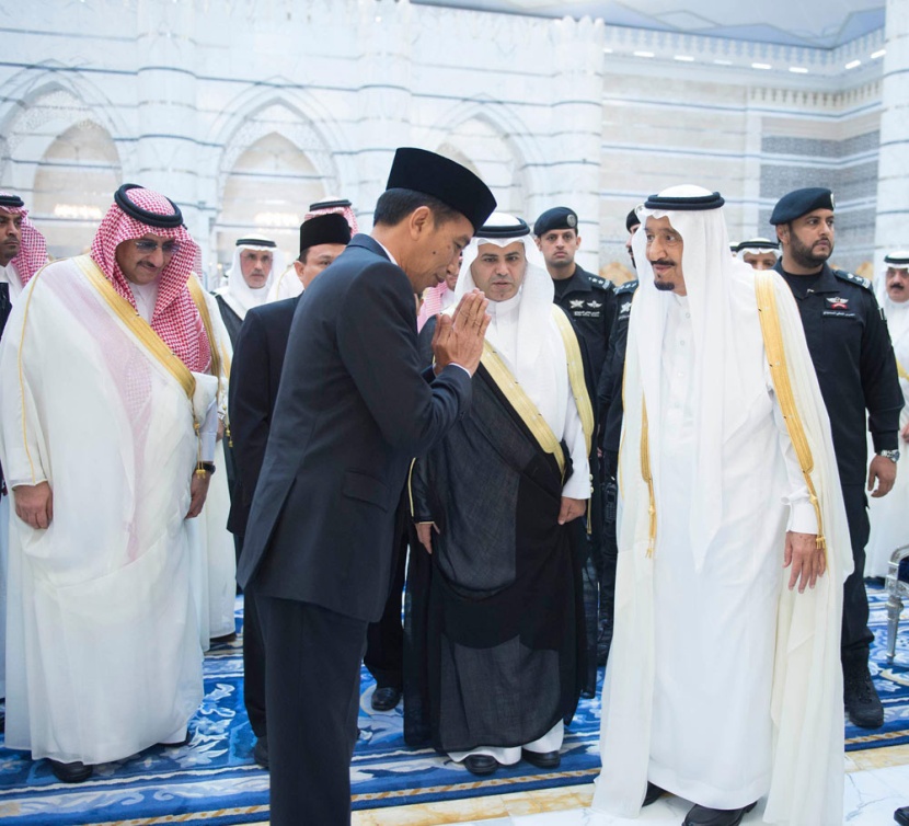 خادم الحرمين الشريفين يستقبل الرئيس الأندونيسي