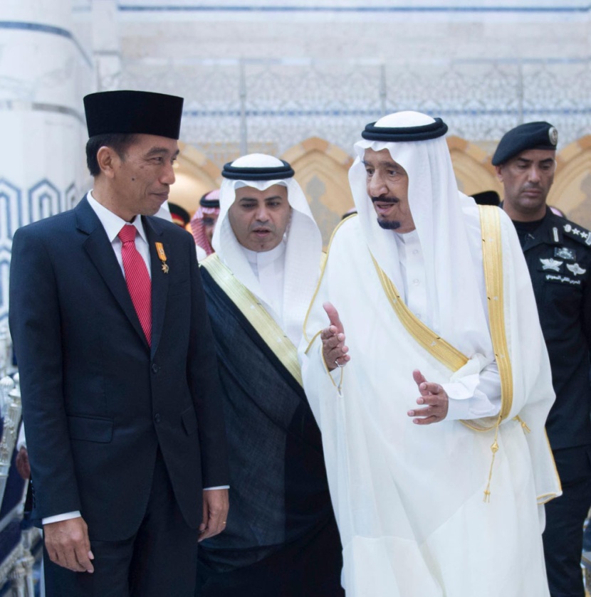 خادم الحرمين الشريفين يستقبل الرئيس الأندونيسي