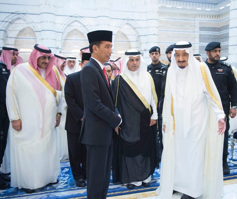 خادم الحرمين الشريفين يستقبل الرئيس الأندونيسي