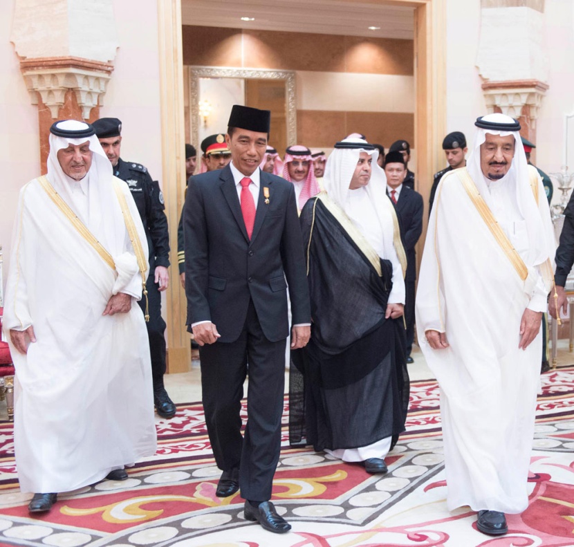 خادم الحرمين الشريفين يستقبل الرئيس الأندونيسي