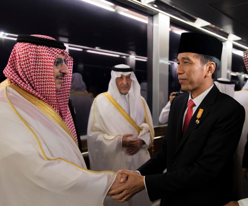خادم الحرمين الشريفين يستقبل الرئيس الأندونيسي