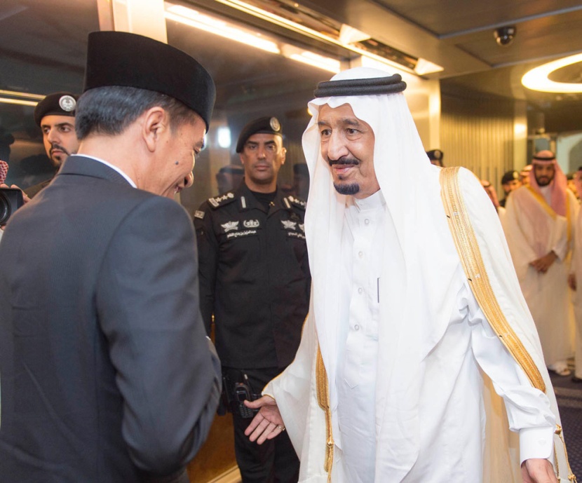 خادم الحرمين الشريفين يستقبل الرئيس الأندونيسي