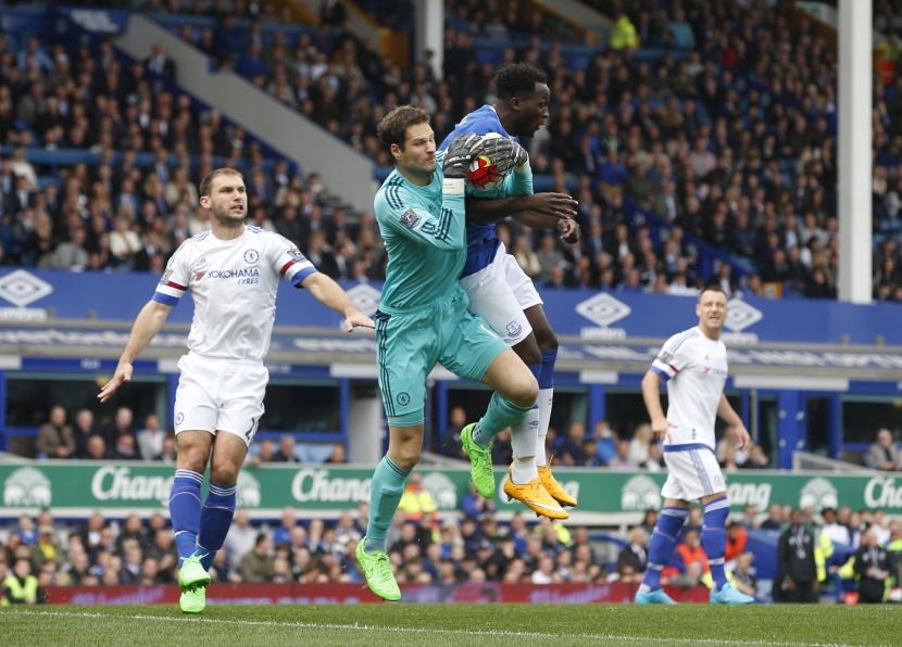 البديل نايسميث يسجل هاتريك لإيفرتون ويسقط تشيلسي بالقاضية في الدوري الإنجليزي