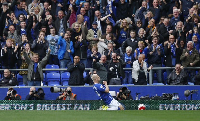 البديل نايسميث يسجل هاتريك لإيفرتون ويسقط تشيلسي بالقاضية في الدوري الإنجليزي