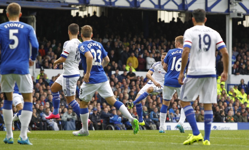 البديل نايسميث يسجل هاتريك لإيفرتون ويسقط تشيلسي بالقاضية في الدوري الإنجليزي