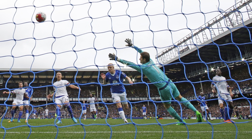 البديل نايسميث يسجل هاتريك لإيفرتون ويسقط تشيلسي بالقاضية في الدوري الإنجليزي