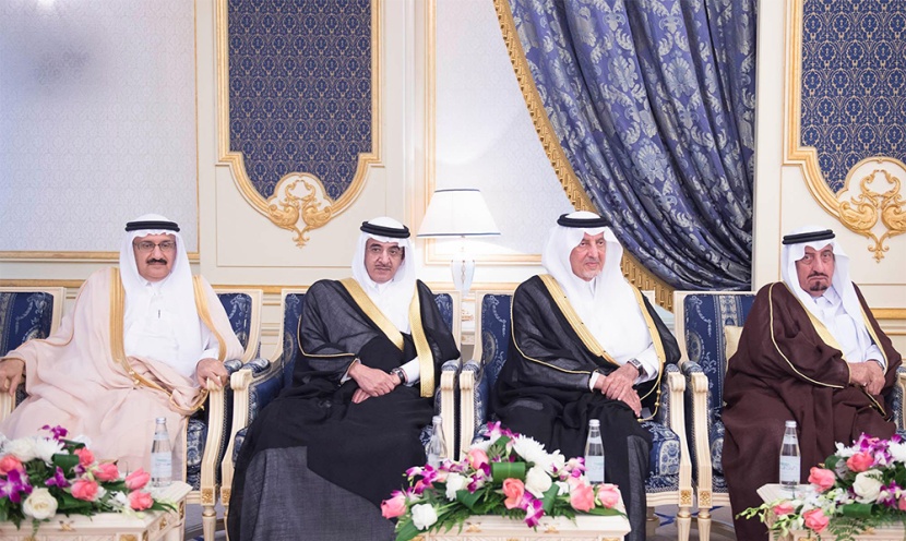 الملك سلمان يقلد رئيس إندونيسيا قلادة الملك عبدالعزيز