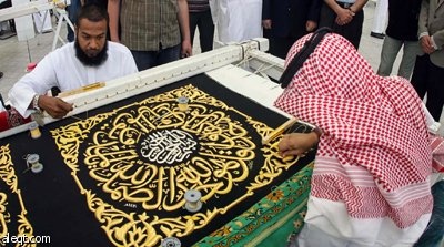 غدا.. تسليم كسوة الكعبة المشرفة لكبير سدنة بيت الله الحرام