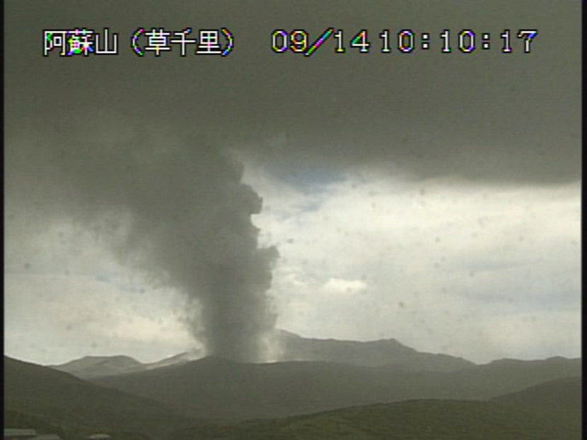 قصة مصورة: بركان جبل آسو الياباني يثور ولا توجد تقارير عن وقوع إصابات
