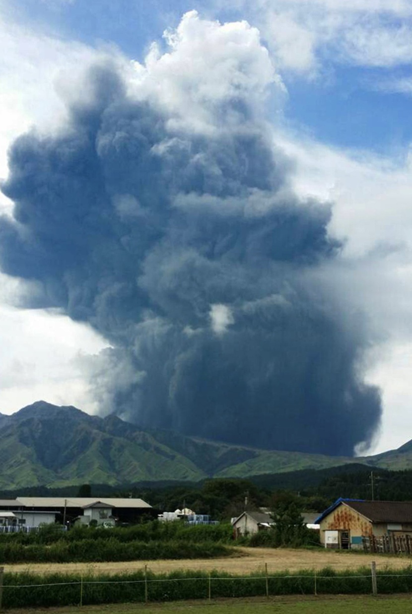 قصة مصورة: بركان جبل آسو الياباني يثور ولا توجد تقارير عن وقوع إصابات