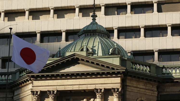 بنك اليابان المركزي يبقي سياسته النقدية مستقرة ويخفض تقييمه للصادرات والانتاج