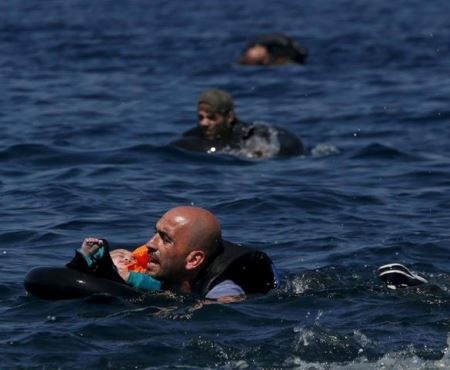 رحلة مع اللاجئين: كل "الذكريات السعيدة" في البحر