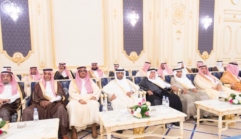 خادم الحرمين الشريفين يستقبل  الأمراء والمشايخ وجموعاً من المواطنين
