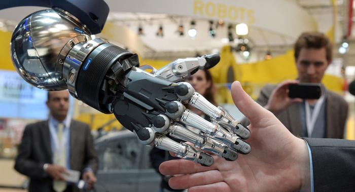 يد اصطناعية تعيد الإحساس بالأصابع