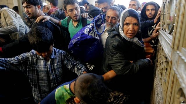 المجر تستقبل 70 مهاجرا فقط من بين آلاف مكدسين على حدودها الجنوبية