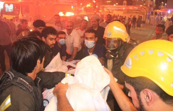 مكة : الدفاع المدني يجلي 1000 حاج من فندق بسبب حريق