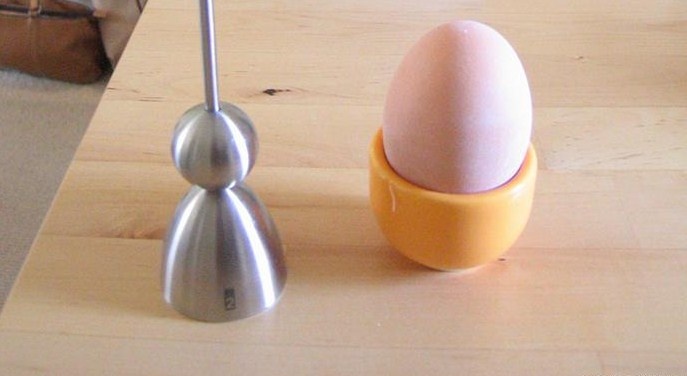 جائزة "إغ نوبل" لعالم أعاد البيضة المسلوقة نيئة