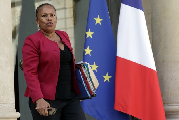 عشرة آلاف يورو غرامة لمجلة فرنسية شبهت وزيرة العدل بـ "القرد"