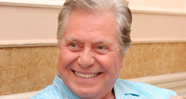 مهرجان القاهرة السينمائي يمنح جائزته التقديرية للممثل المصري حسين فهمي