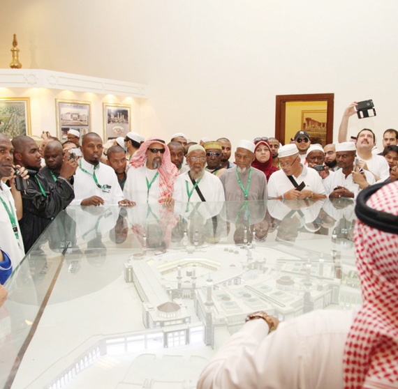 ضيوف خادم الحرمين يزورون معرض «السلام عليك أيها النبي»