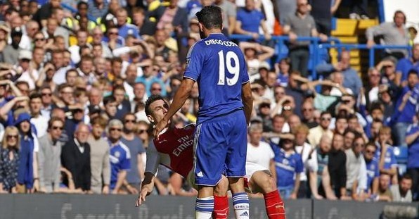 كوستا "المشاغب" يواجه الإيقاف 3 مباريات