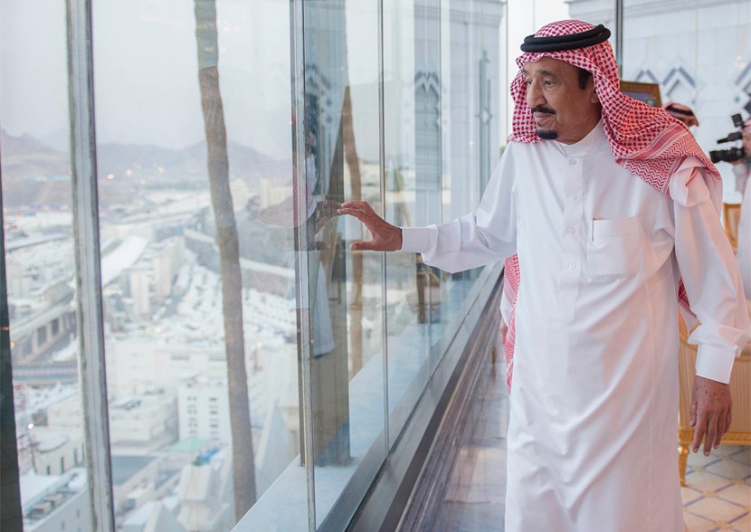 خادم الحرمين الشريفين يصل منى للإشراف المباشر على راحة حجاج بيت الله الحرام