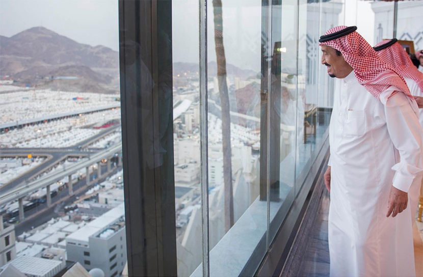 خادم الحرمين الشريفين يصل منى للإشراف المباشر على راحة حجاج بيت الله الحرام