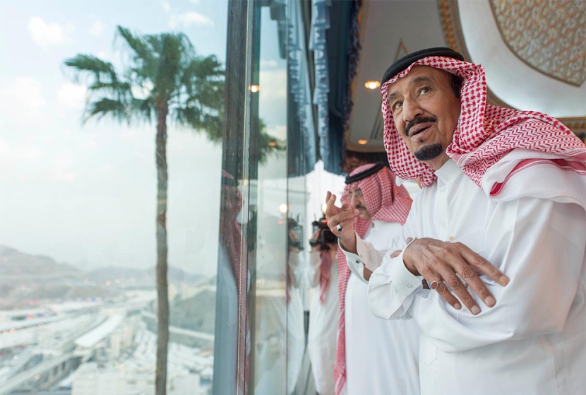 خادم الحرمين الشريفين يصل منى للإشراف المباشر على راحة حجاج بيت الله الحرام