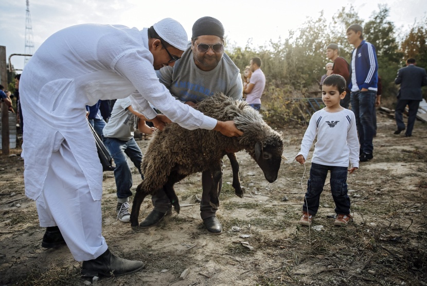 قصة مصورة: المسلمون يحتفلون بأول أيام عيد الأضحى
