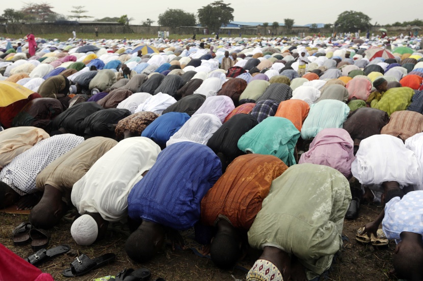 قصة مصورة: المسلمون يحتفلون بأول أيام عيد الأضحى