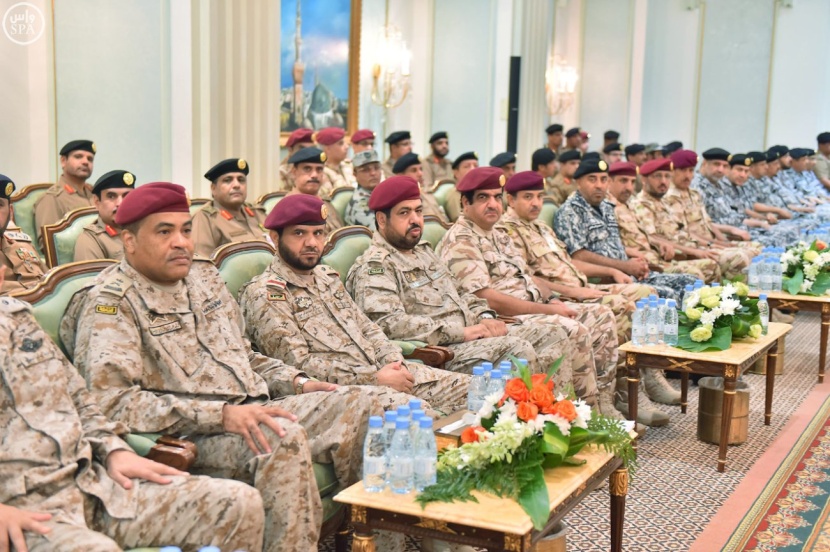 ولي العهد يلتقي مديري وقادة القطاعات الأمنية المشاركة في أعمال الحج