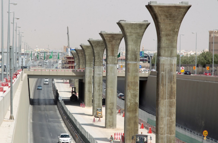 قصة مصورة : بدء تركيب جسور "قطار الرياض"