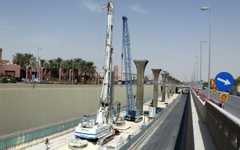 قصة مصورة : بدء تركيب جسور "قطار الرياض"