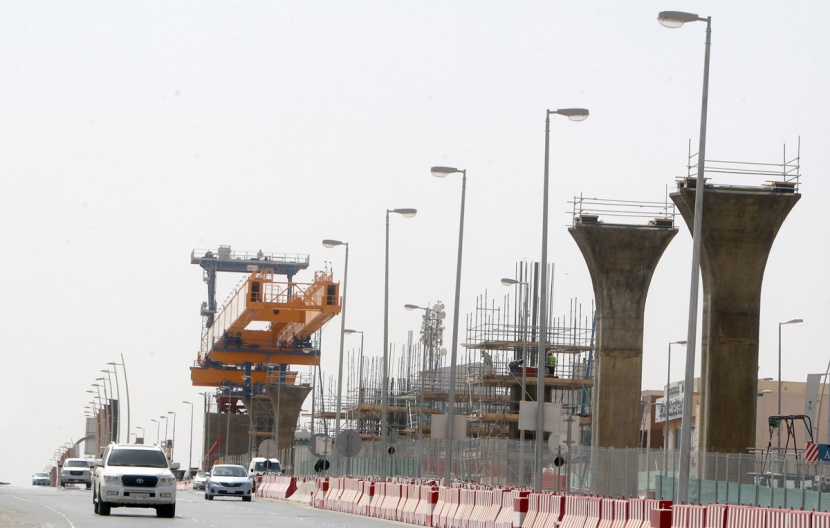 قصة مصورة : بدء تركيب جسور "قطار الرياض"