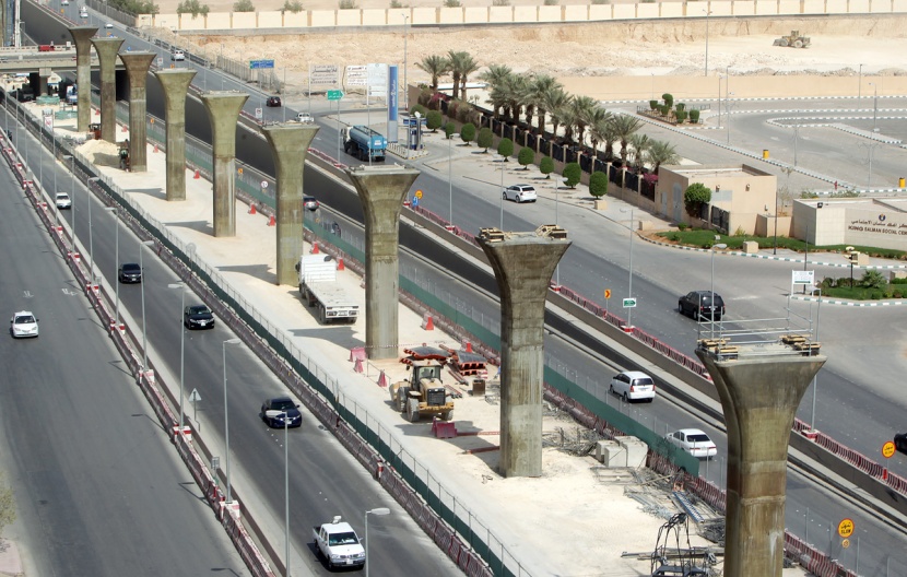 قصة مصورة : بدء تركيب جسور "قطار الرياض"