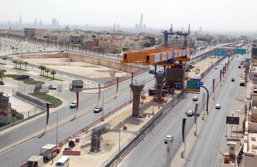 قصة مصورة : بدء تركيب جسور "قطار الرياض"