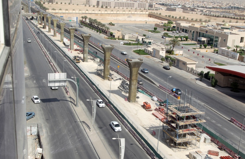 قصة مصورة : بدء تركيب جسور "قطار الرياض"