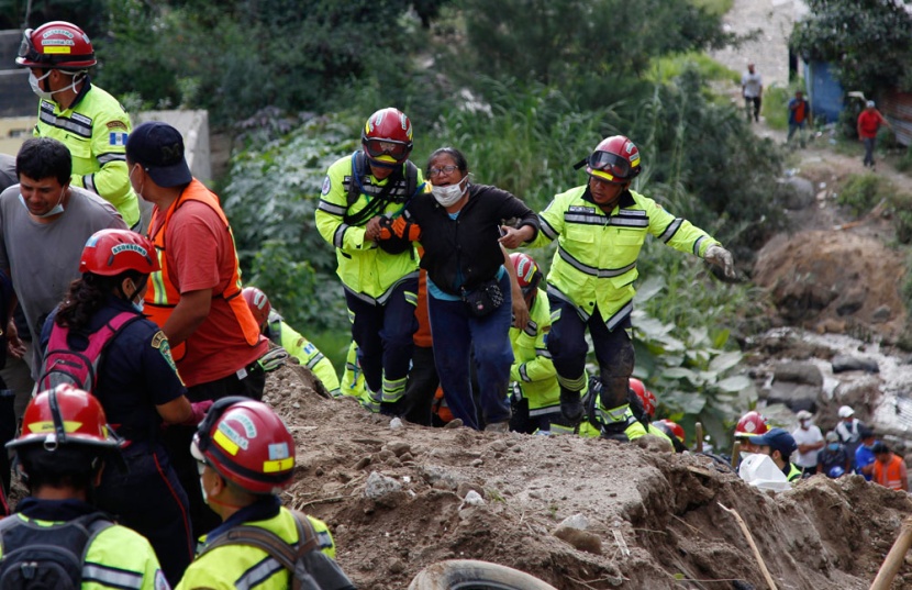 ارتفاع حصيلة ضحايا الانهيار الأرضي في جواتيمالا إلى 73 قتيلا