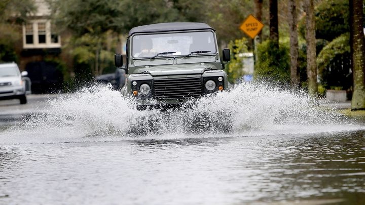 12 قتيلا بسبب فيضانات على الساحل اللازوردي جنوب فرنسا