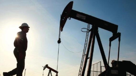 ارتفاع النفط مع سعي روسيا لمحادثات مع أوبك وتراجع أنشطة الحفر