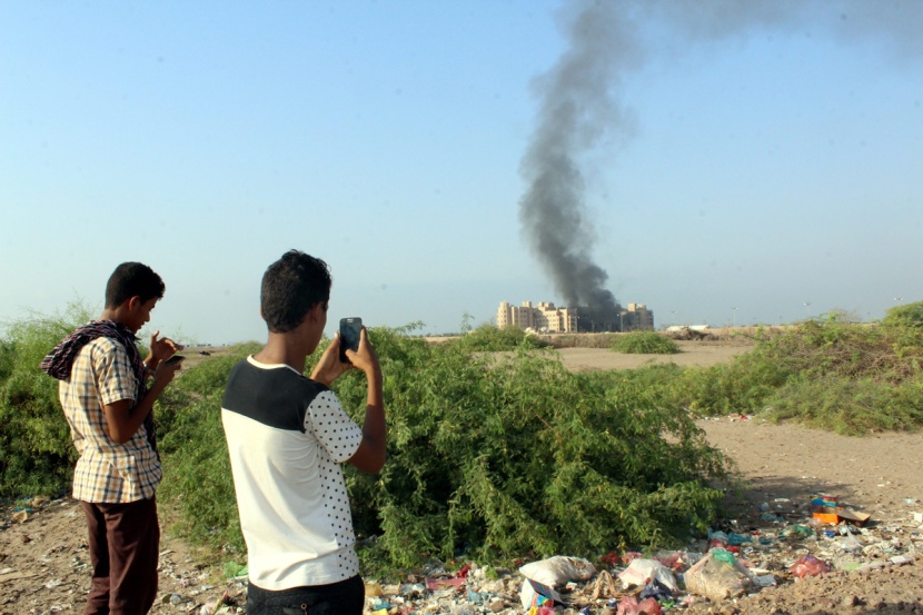 رئيس الوزراء اليمني ينجو من هجوم بالصواريخ استهدف فندقه